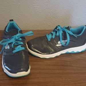 Sketchers tennis shoes